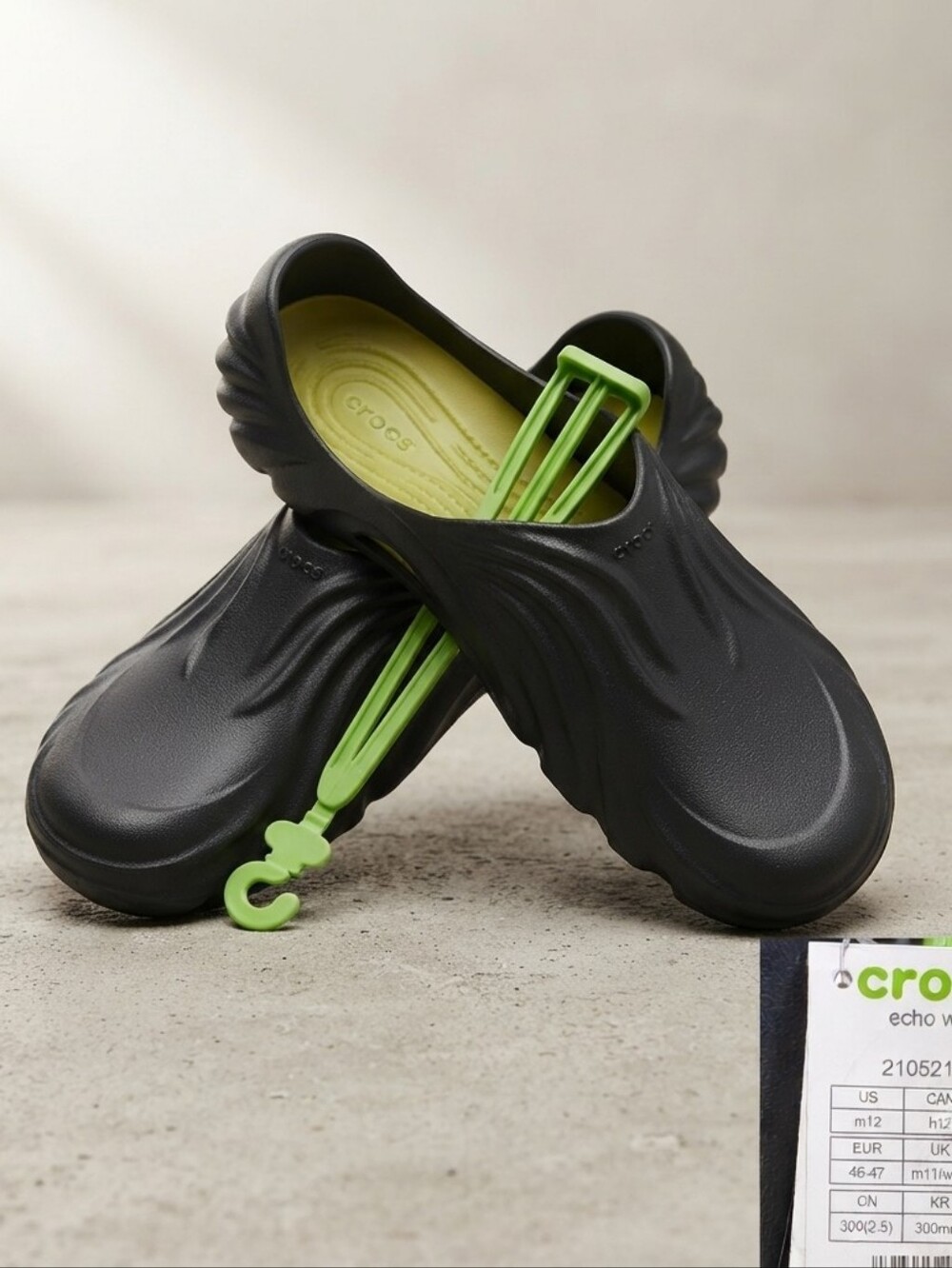 Crocs Echo Wave Black Sand 210521-0LD Men size -12 New Sandals Slippers Comfort
